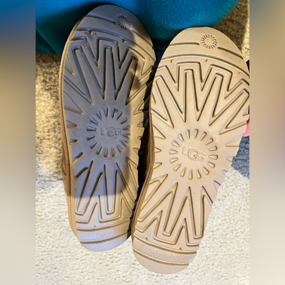 UGG boots - Picture 10 of 16